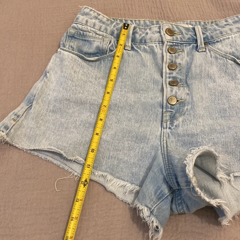 Good American Light Blue Jean Shorts. Size 6